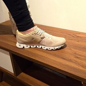 On Cloud Running Beige Sneakers worn once!